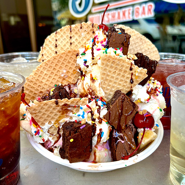 Super Stubborn Sundae Super Stubborn Sundae with 4 cups of Stubborn Soda